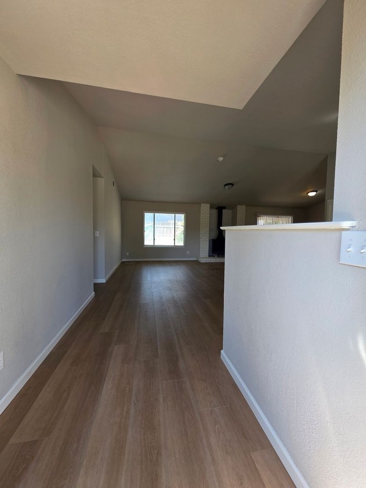 935 N Vista St - Photo 2 of 34