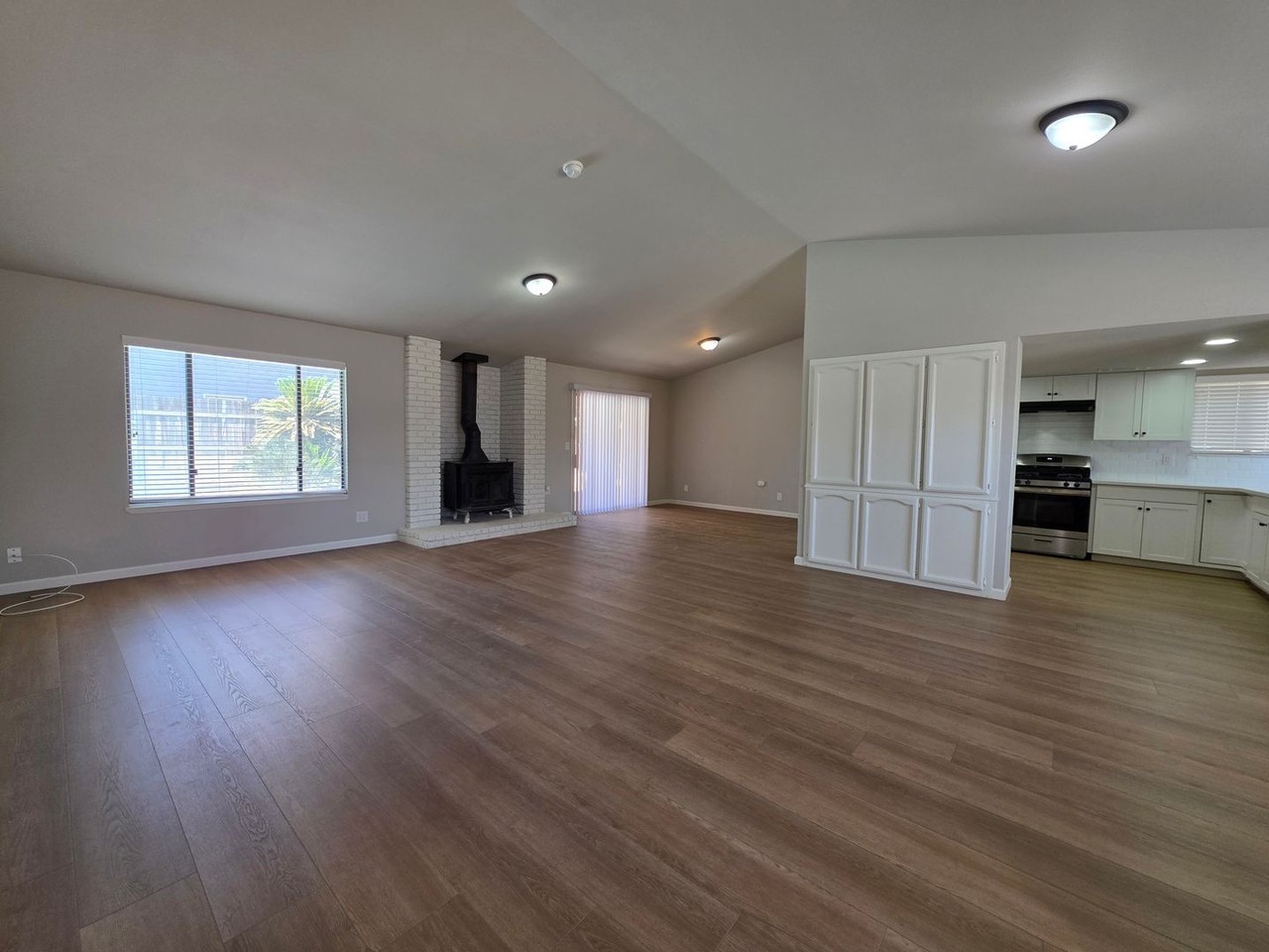 935 N Vista St - Photo 3 of 34