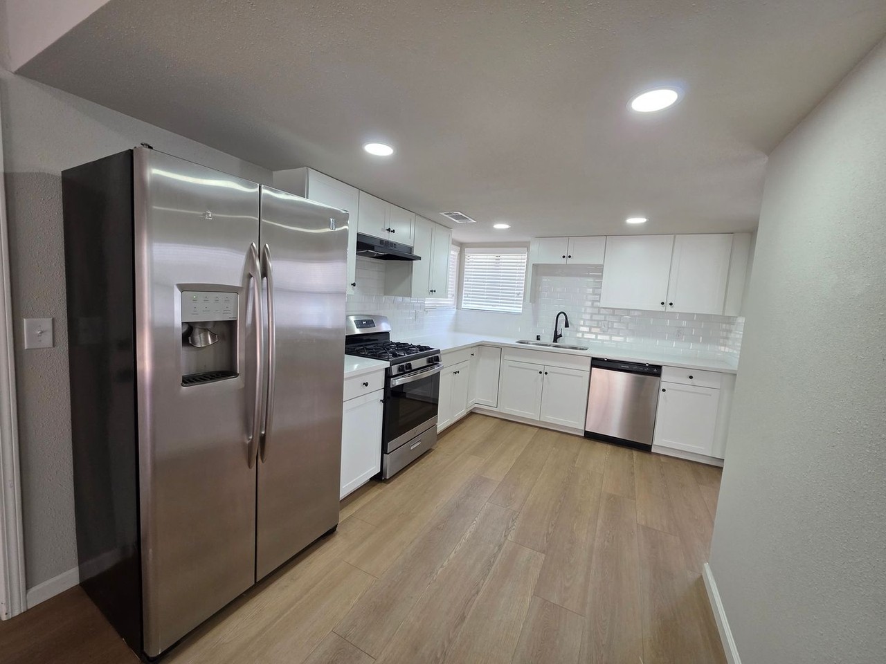 935 N Vista St - Photo 5 of 34