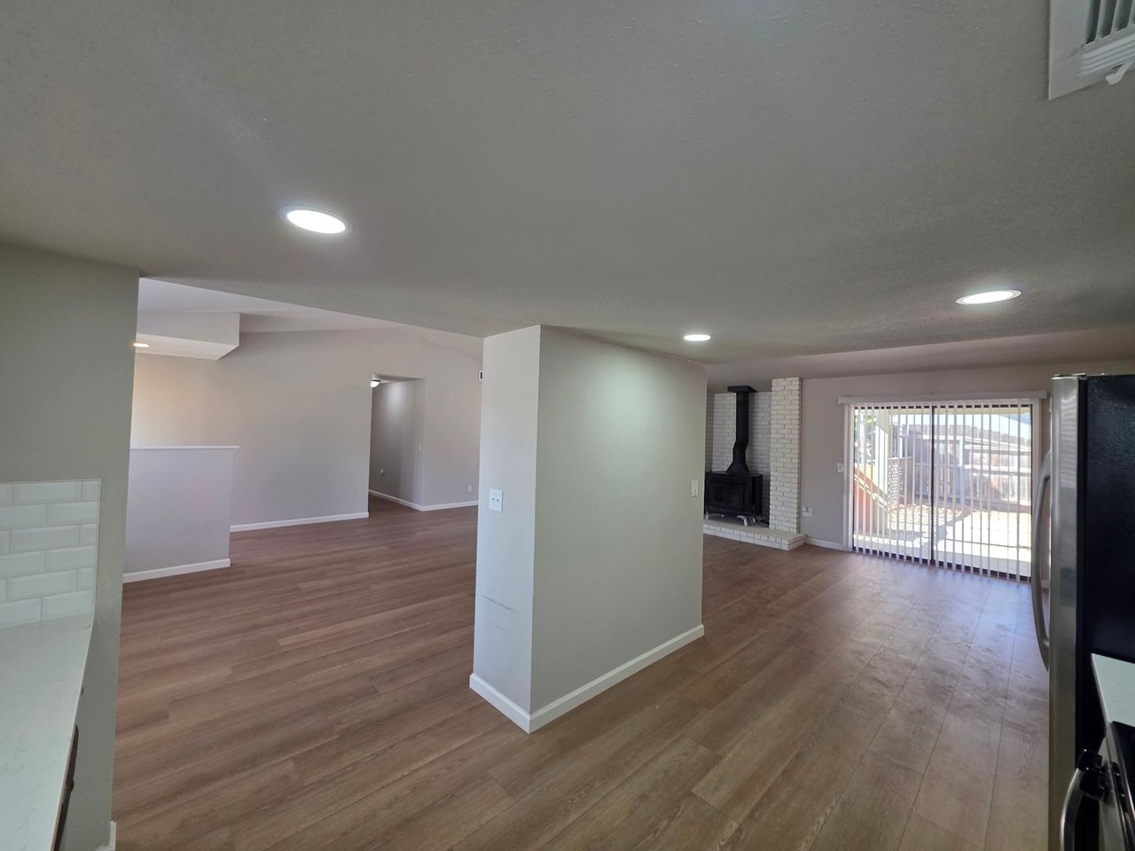 935 N Vista St - Photo 6 of 34