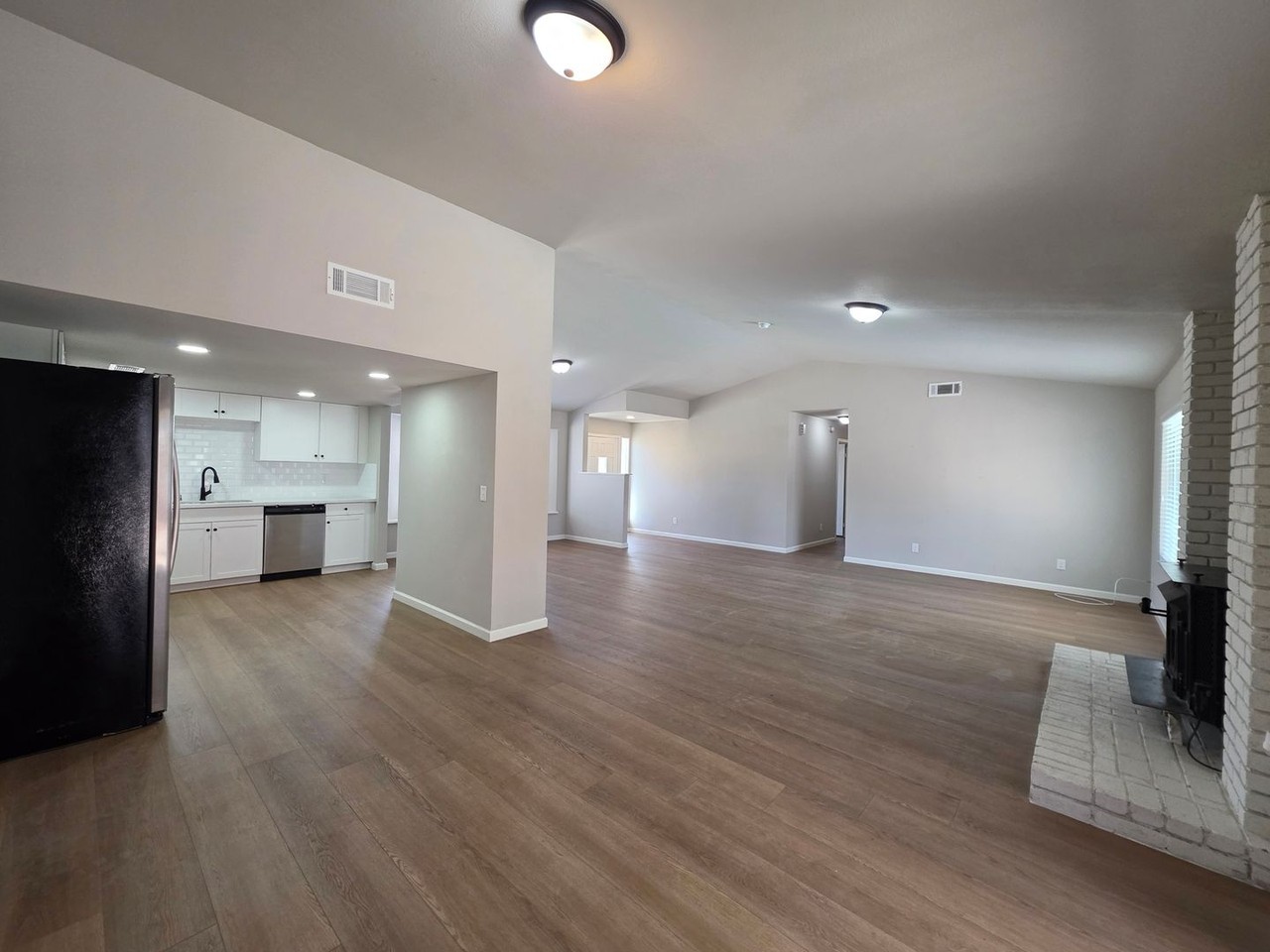 935 N Vista St - Photo 7 of 34