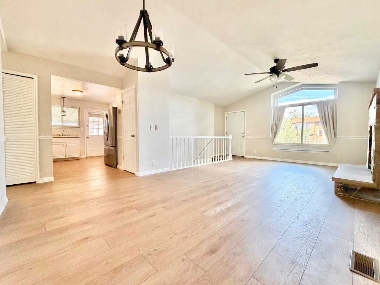 5589 W Lilac Ave - Photo 4 of 26