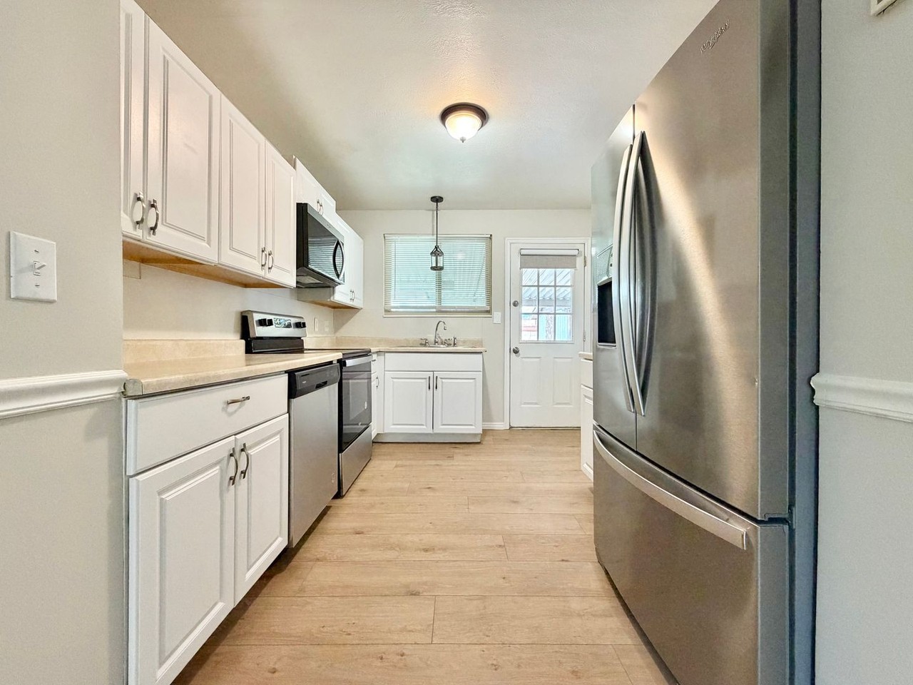 5589 W Lilac Ave - Photo 5 of 26