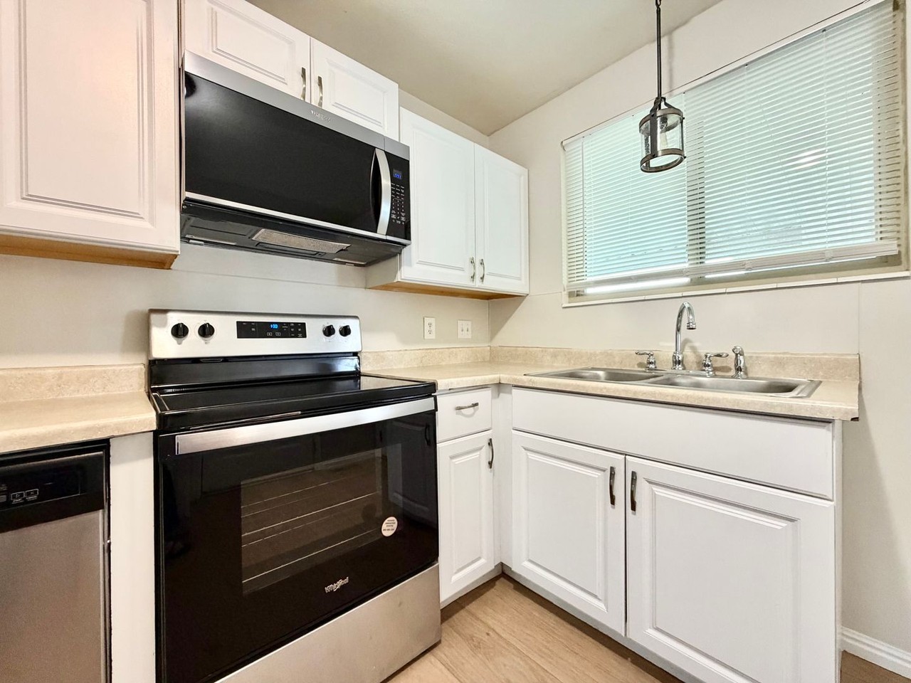 5589 W Lilac Ave - Photo 7 of 26