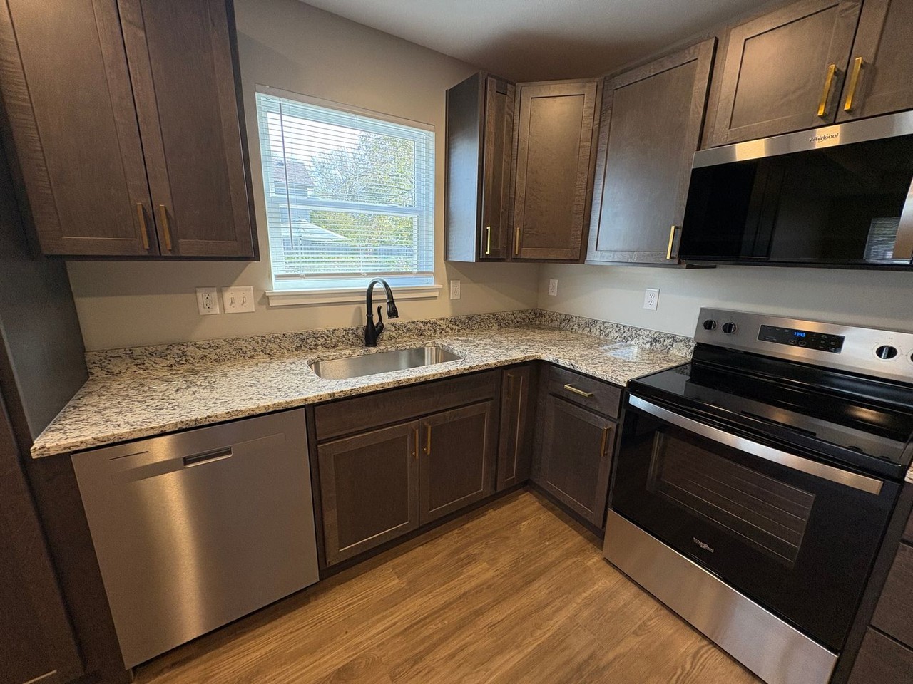 1615 Green Valley Cir - Photo 4 of 13
