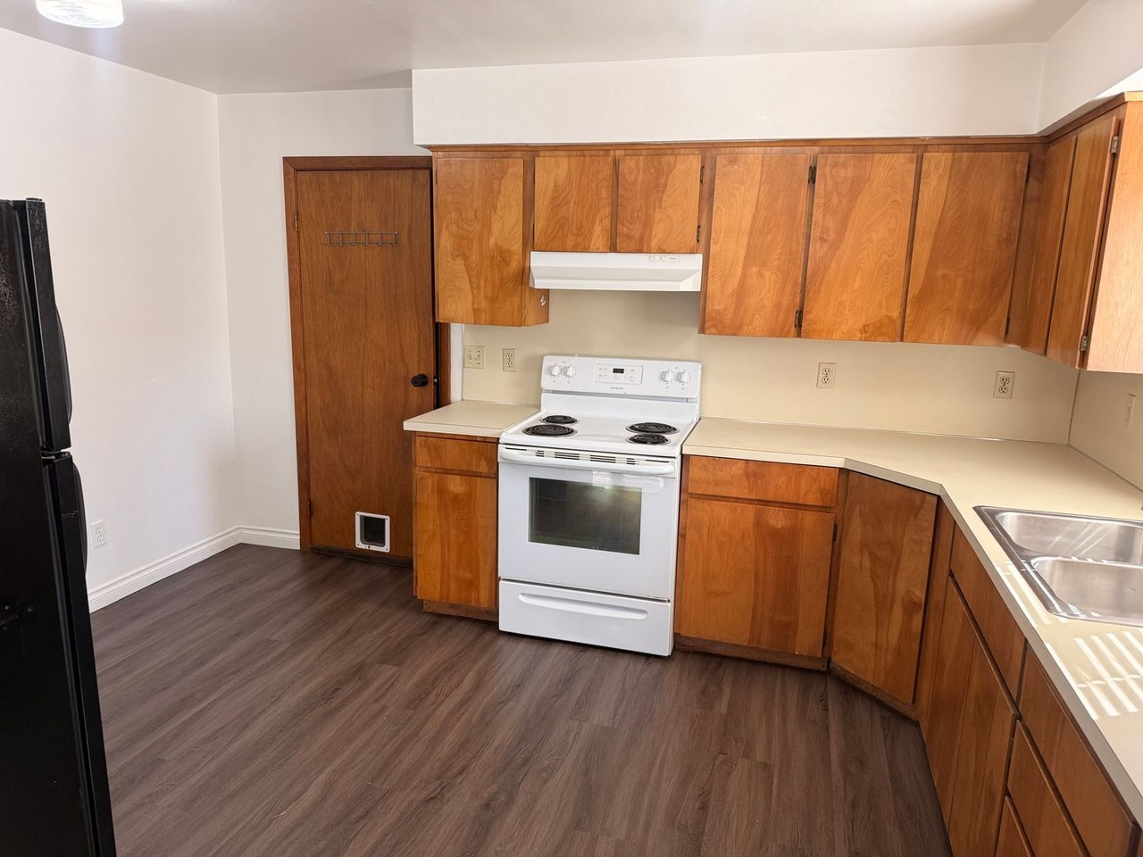 1600 E 37th St - Photo 5 of 29