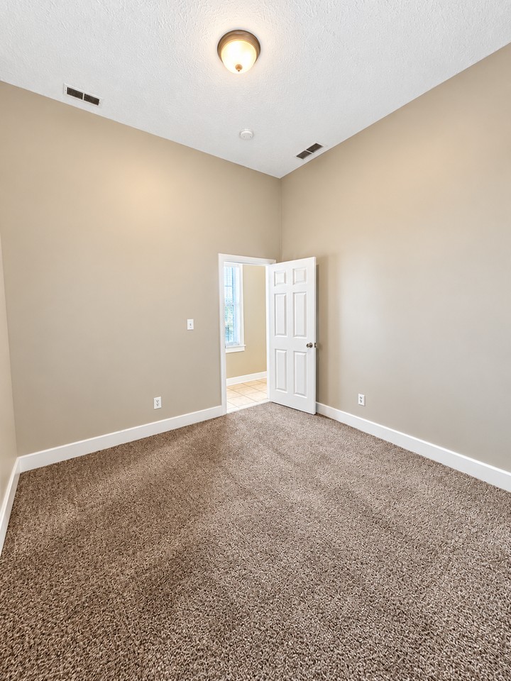 914 S Hancock St - Photo 6 of 22