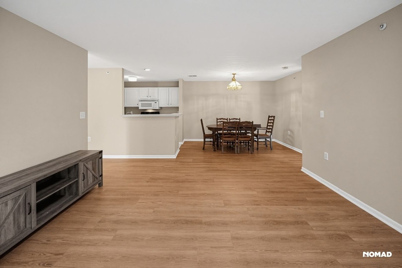10403 Trotters Pointe Dr - Photo 3 of 34