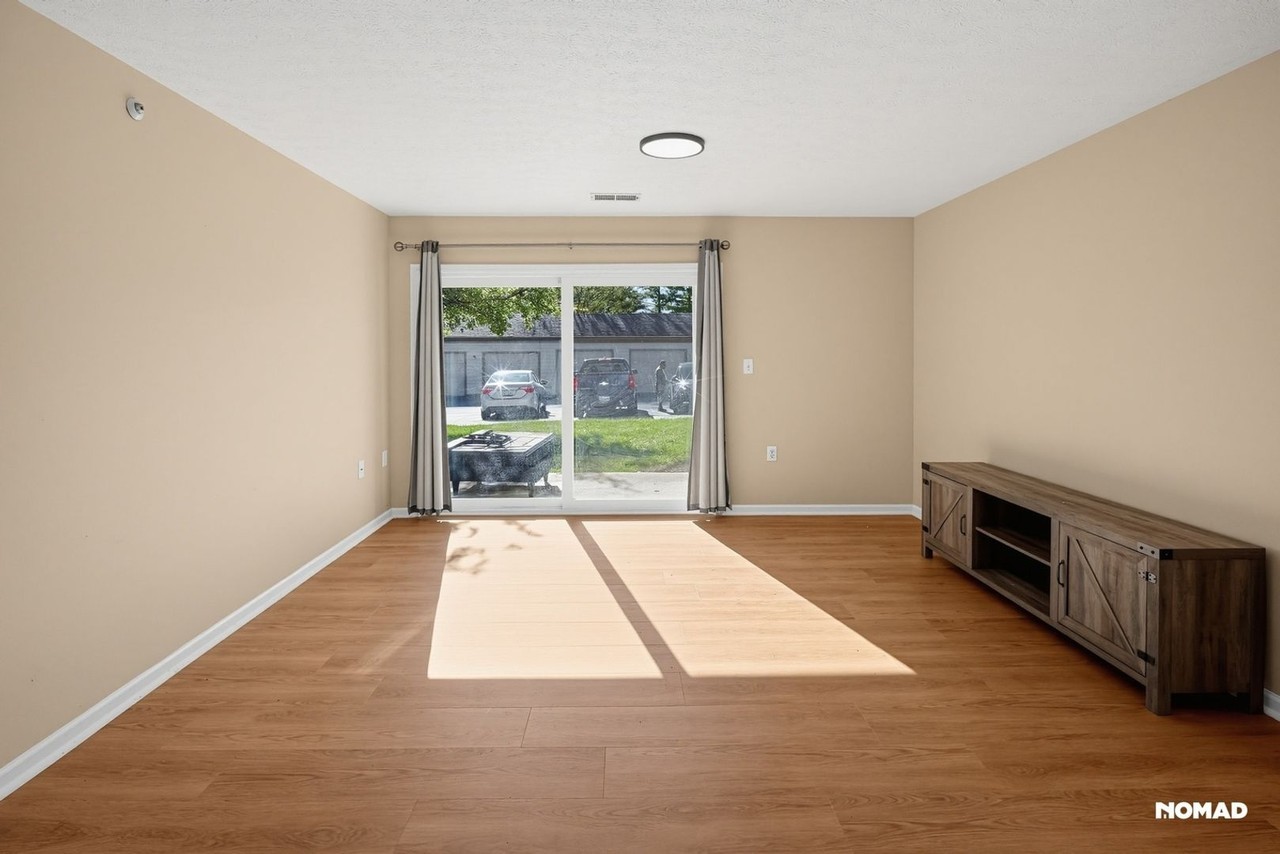 10403 Trotters Pointe Dr - Photo 4 of 34