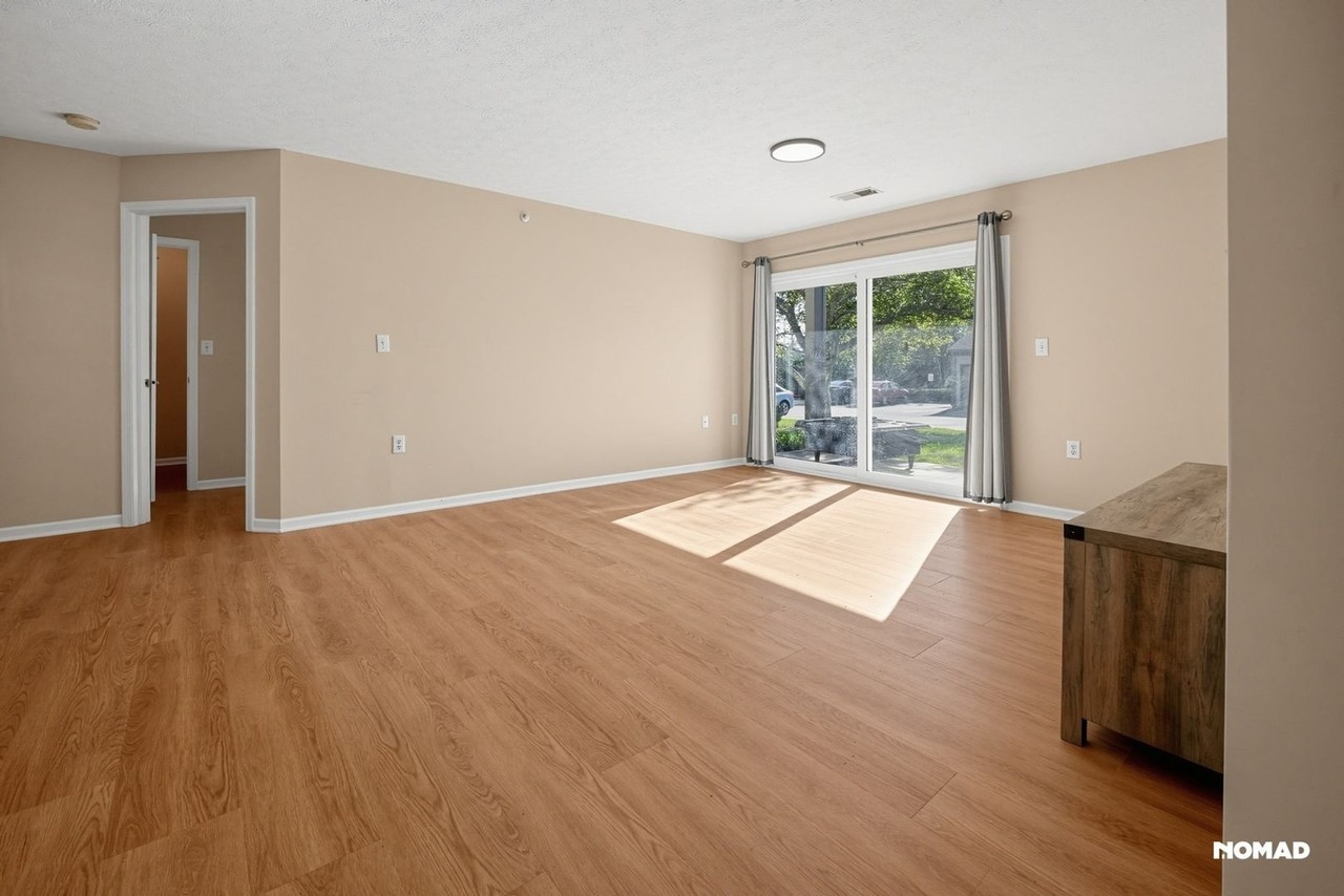 10403 Trotters Pointe Dr - Photo 5 of 34