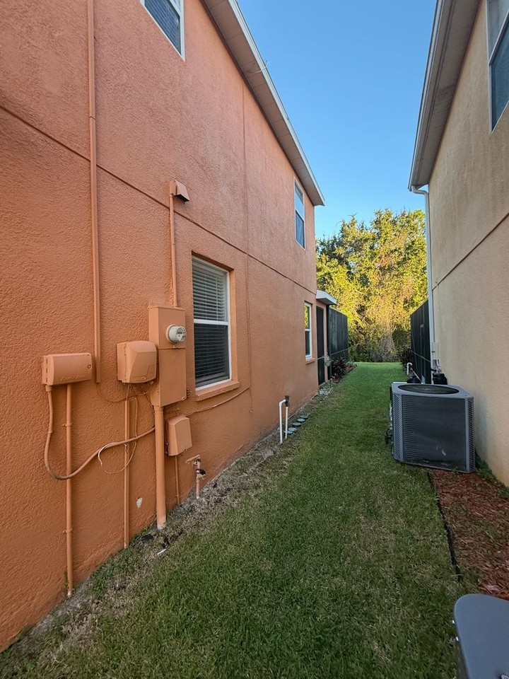 1435 Royal Ridge Dr - Photo 3 of 28