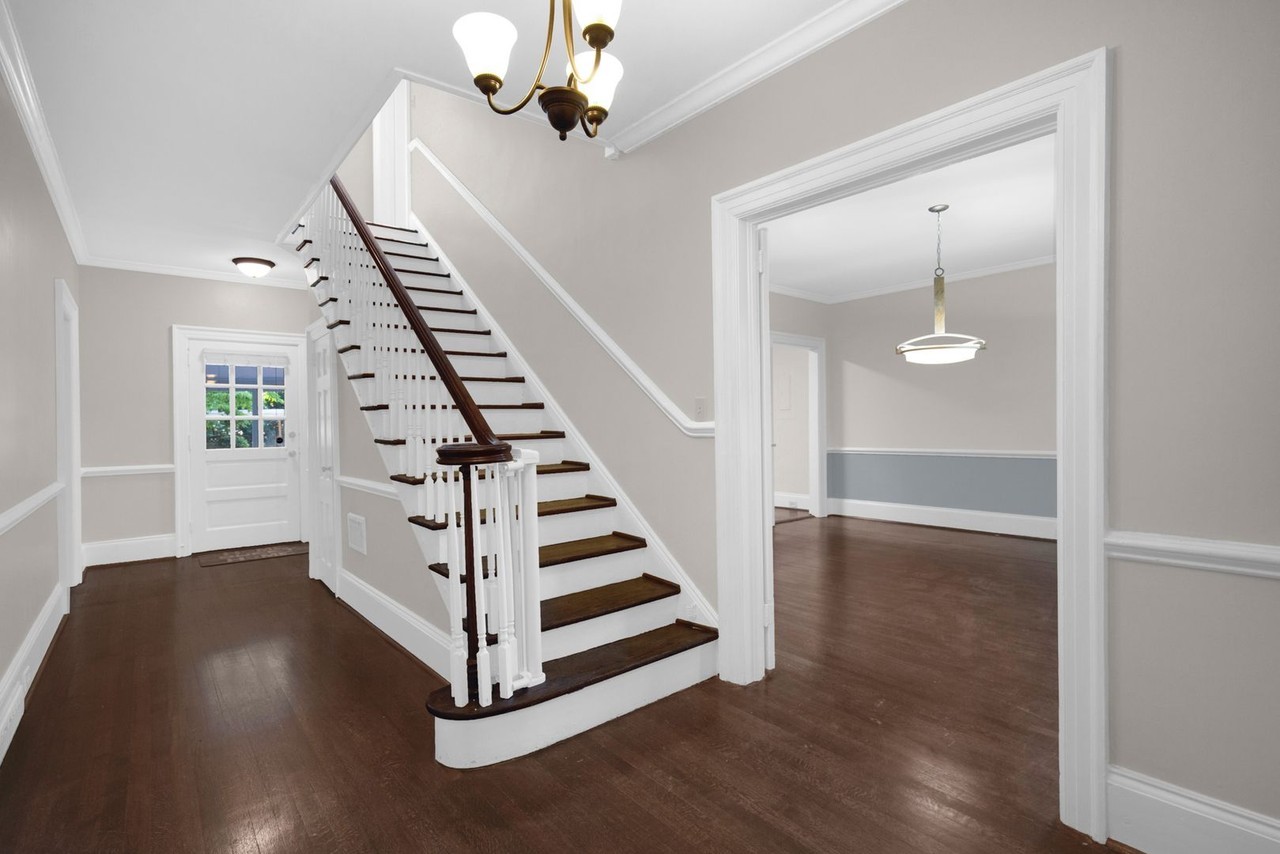 220 Bradford Ave - Photo 5 of 34