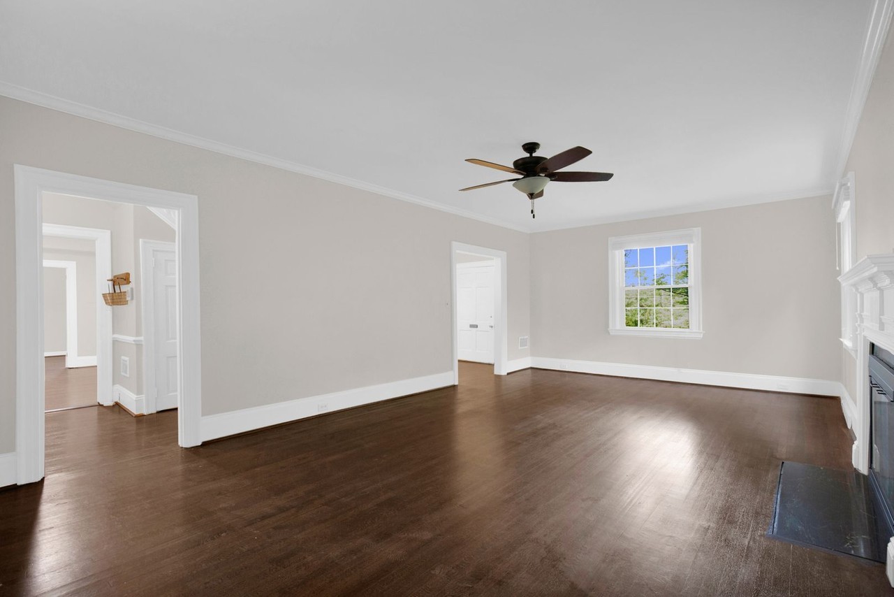 220 Bradford Ave - Photo 6 of 34