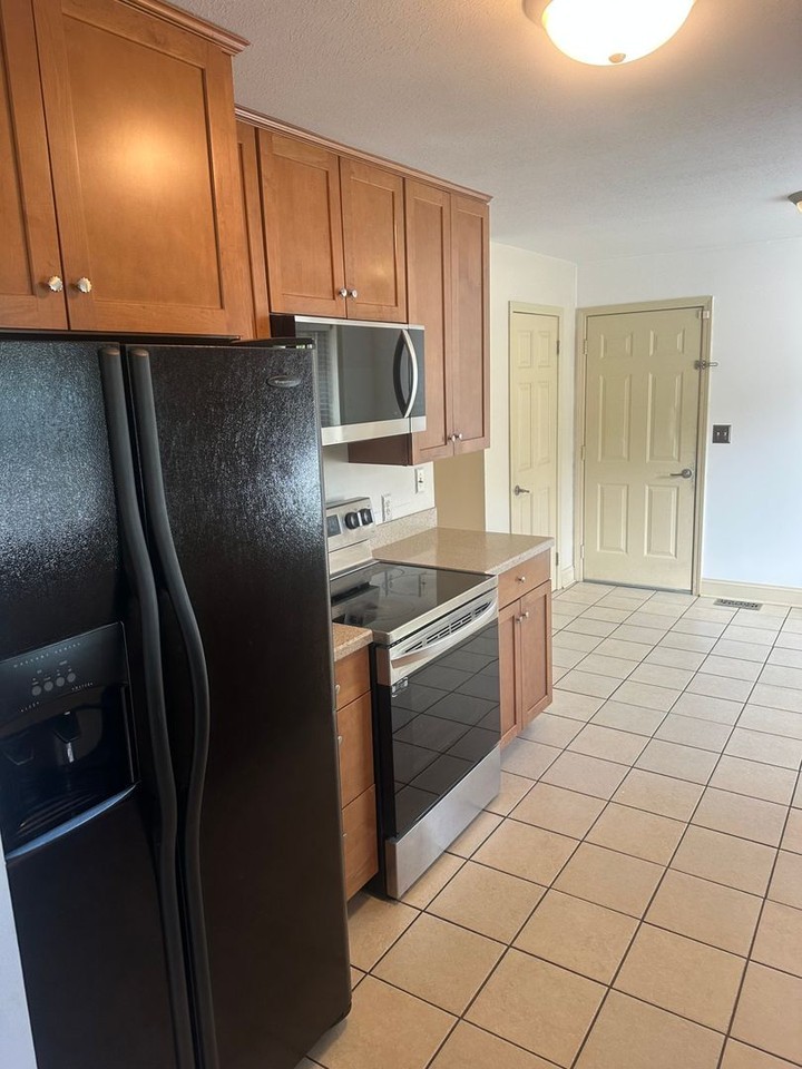 2735 Henderson St - Photo 3 of 17