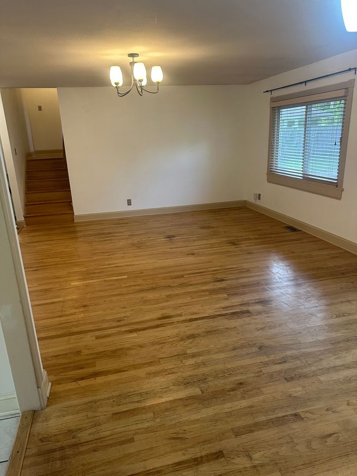 2735 Henderson St - Photo 7 of 17