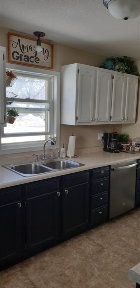 1820 E Avenue B - Photo 2 of 17