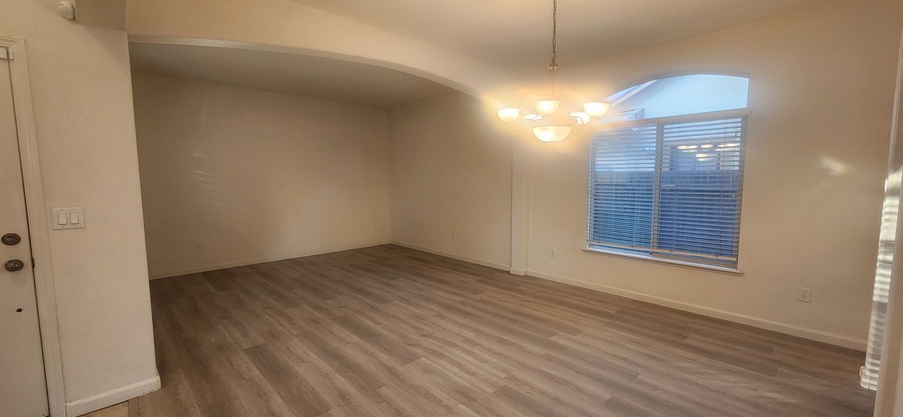 5939 Radmere Dr - Photo 4 of 23