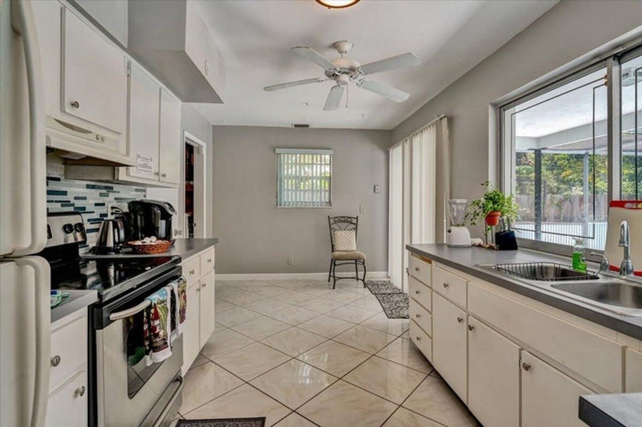 3982 Nw 39th Ave - Photo 4 of 18