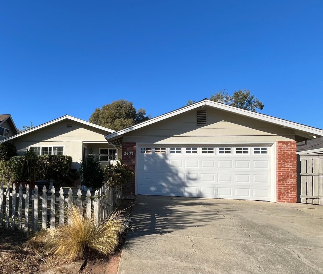2403 Whittier Dr - Photo 2 of 3