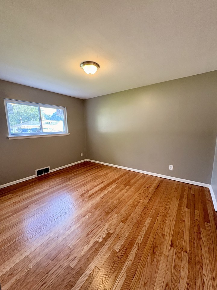 9510 West Capitol Drive - Photo 5 of 9