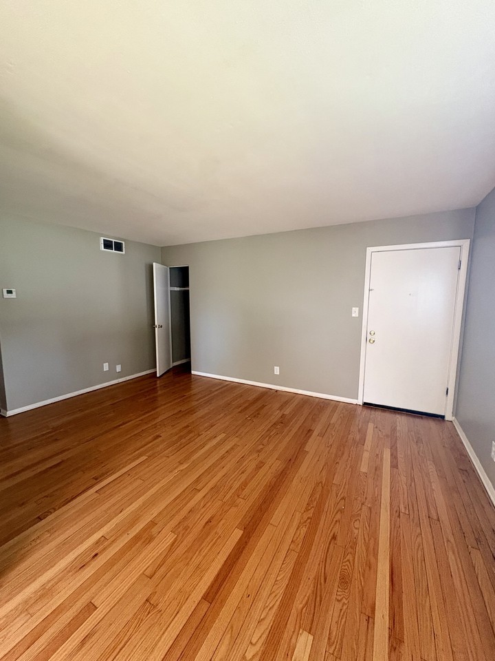 9510 West Capitol Drive - Photo 7 of 9
