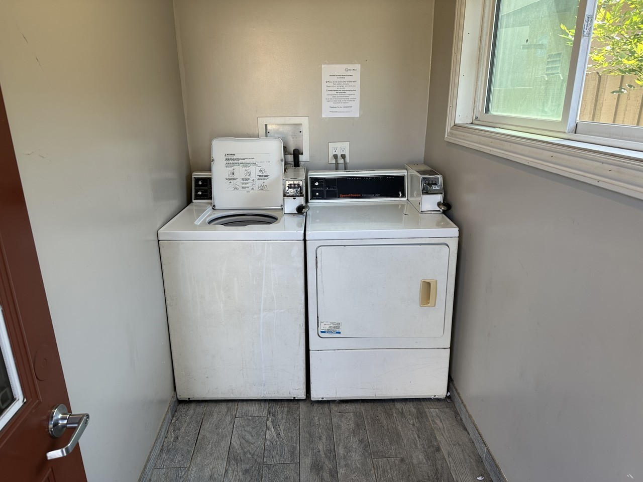406 S 5th Ave - Photo 3 of 3