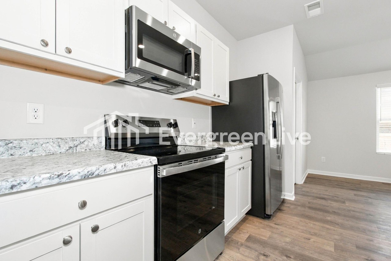 345 Troubadour Ln - Photo 4 of 15