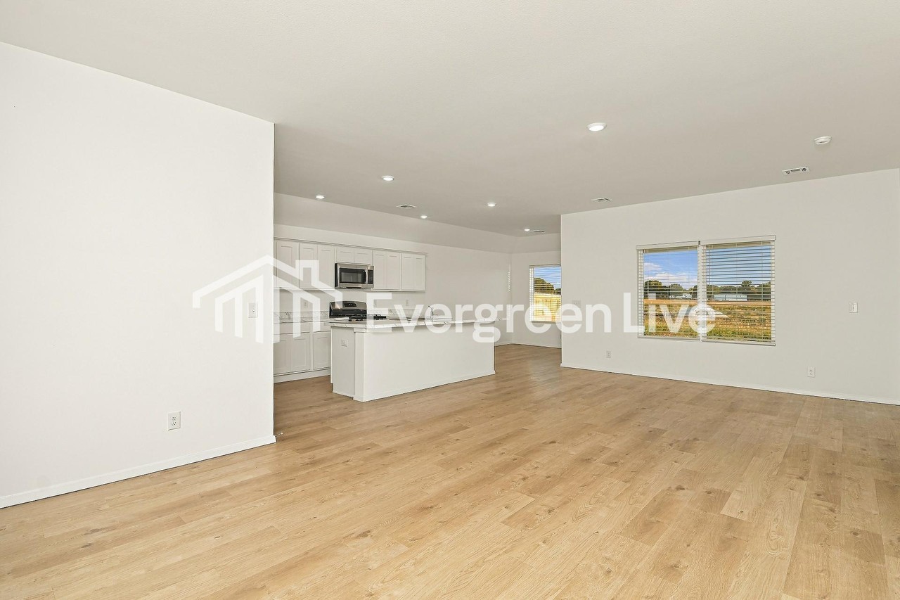 20660 Meadow St - Photo 4 of 16