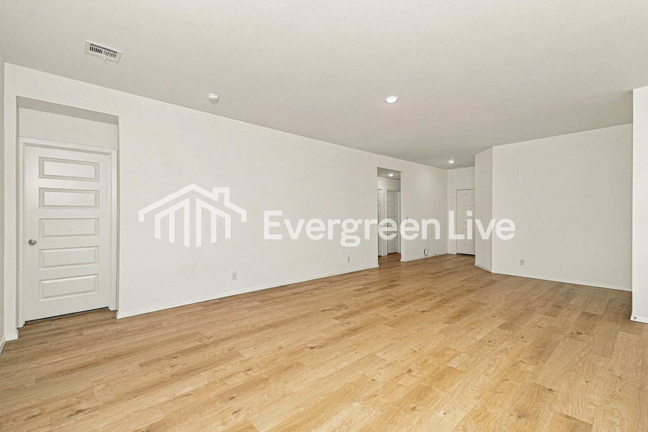 20660 Meadow St - Photo 5 of 16