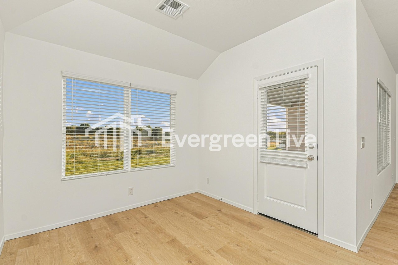 20660 Meadow St - Photo 6 of 16