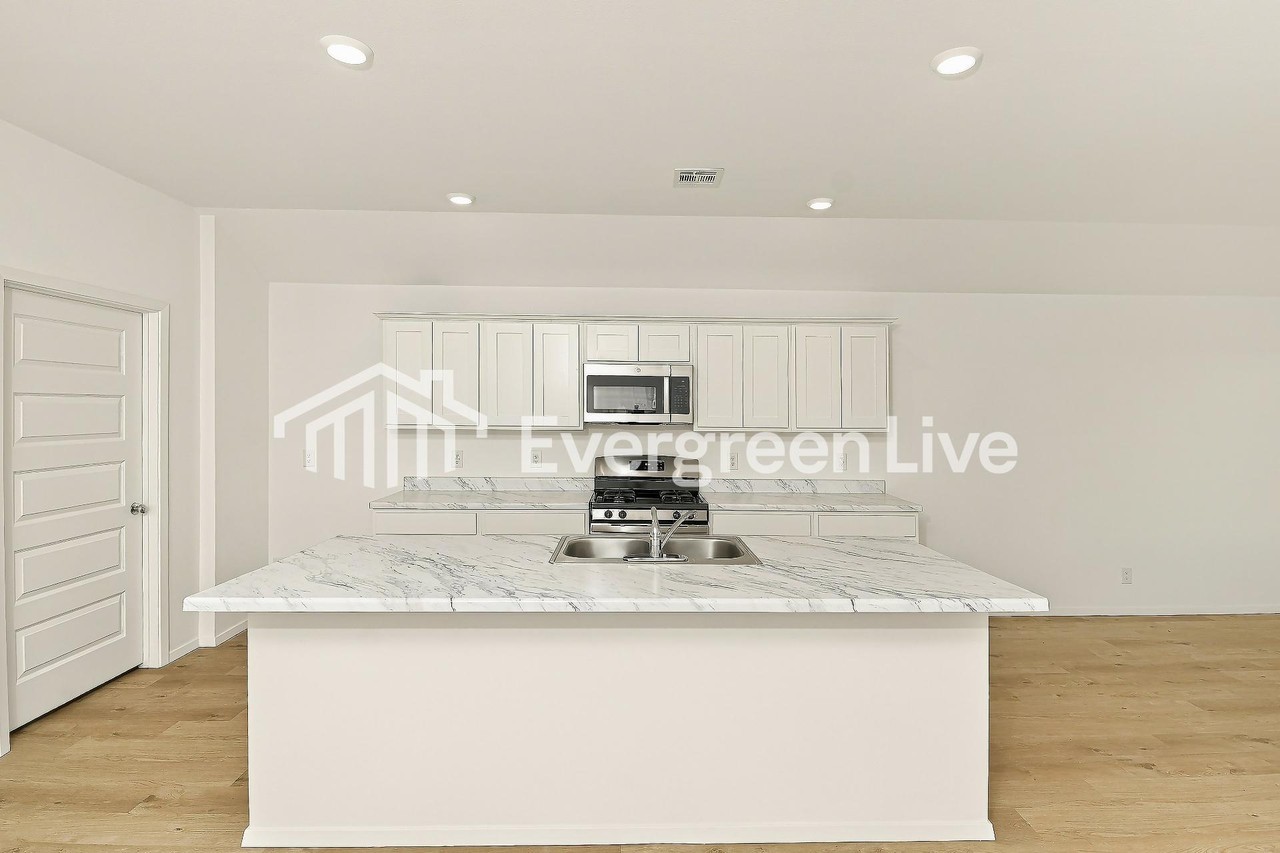 20660 Meadow St - Photo 7 of 16