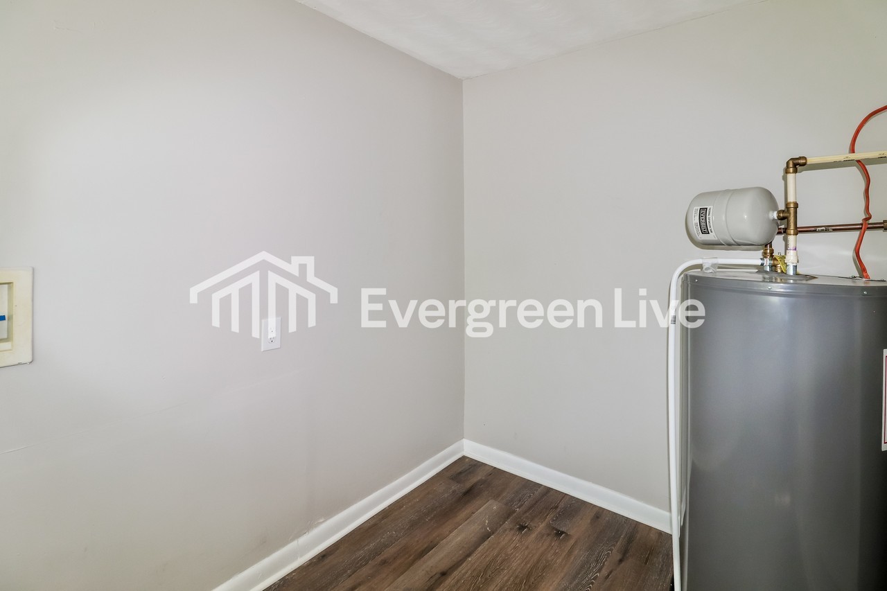 1323 Quash St - Photo 4 of 13