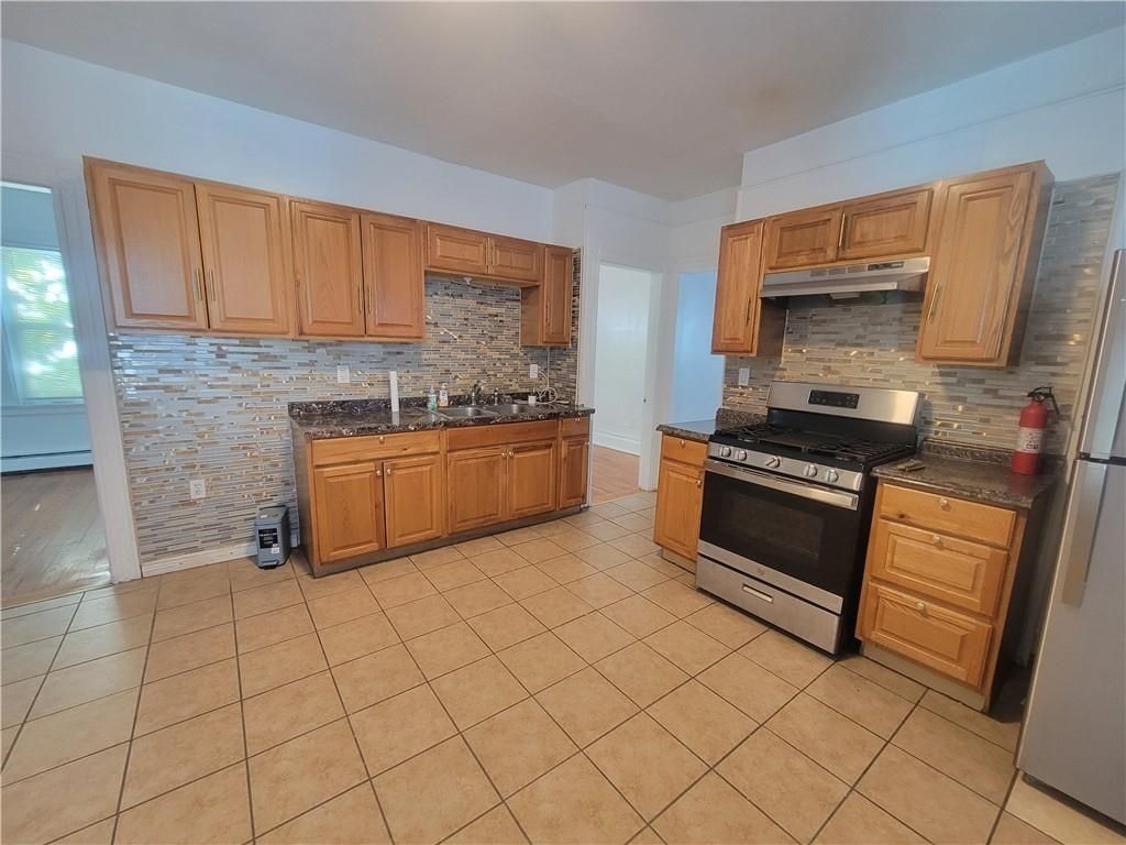 123 Putnam St ##2 - Photo 2 of 21