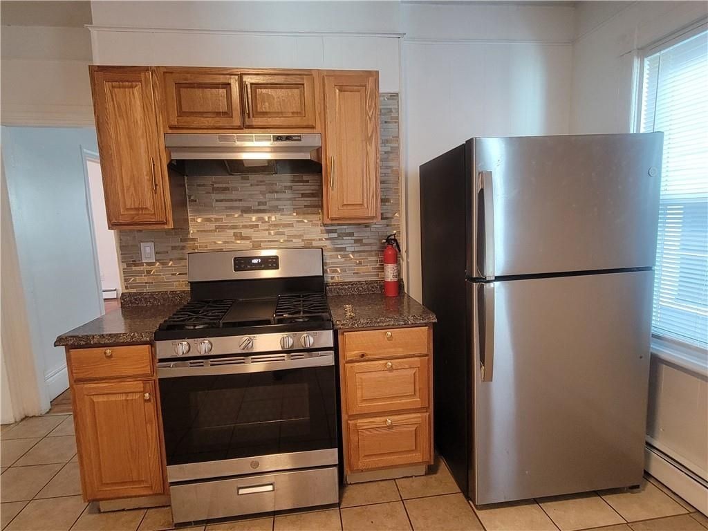 123 Putnam St ##2 - Photo 4 of 21