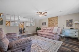 204 Bristol Ln - Photo 2 of 6