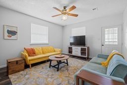 204 Bristol Ln - Photo 4 of 6