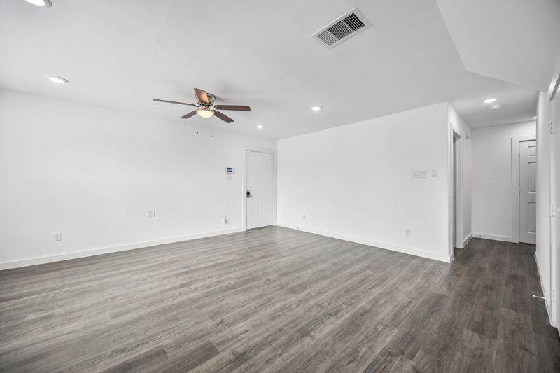 8220 Bigwood St ##B - Photo 4 of 21