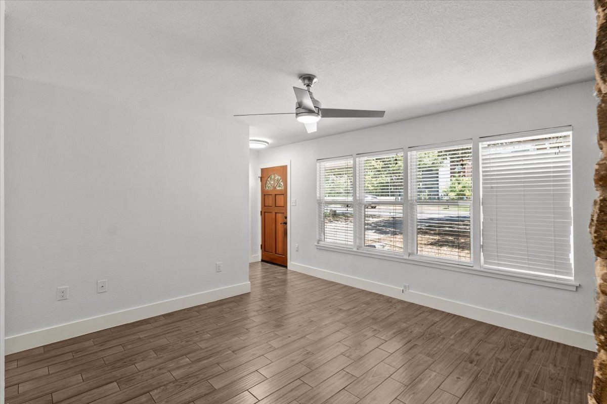 815 Orland Blvd - Photo 4 of 22