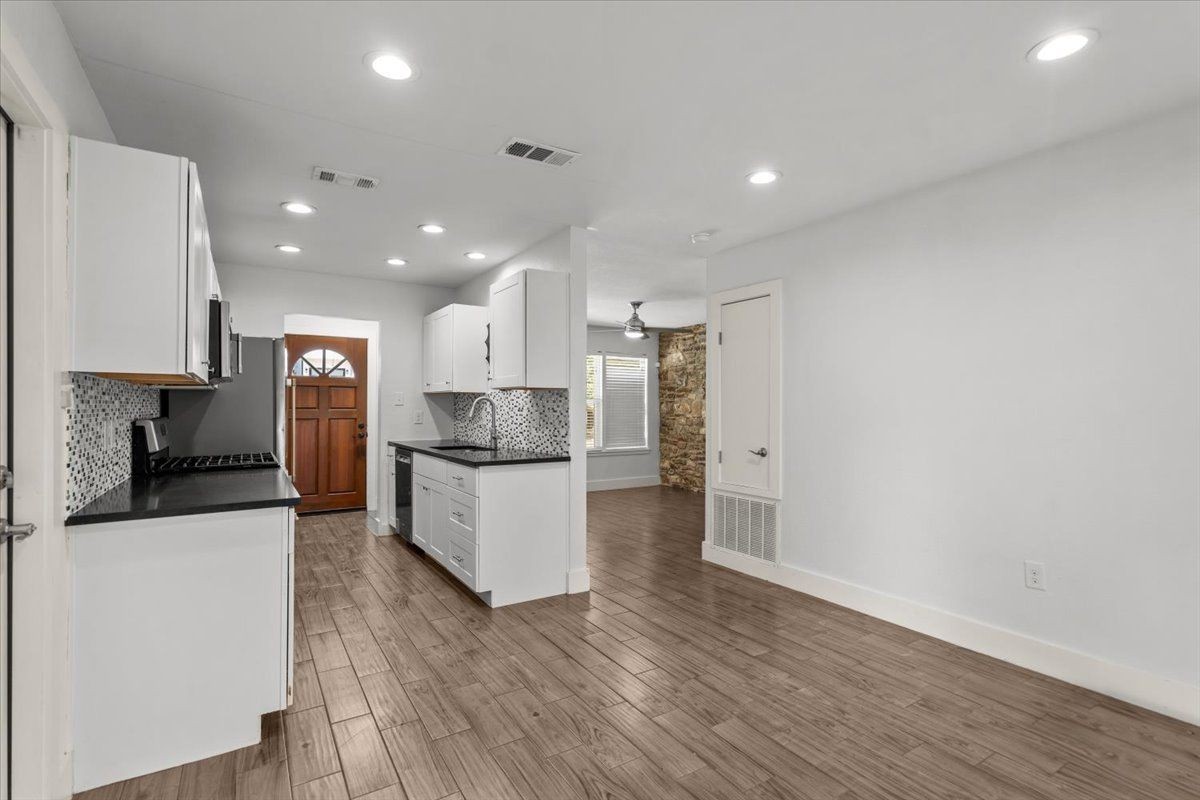 815 Orland Blvd - Photo 7 of 22