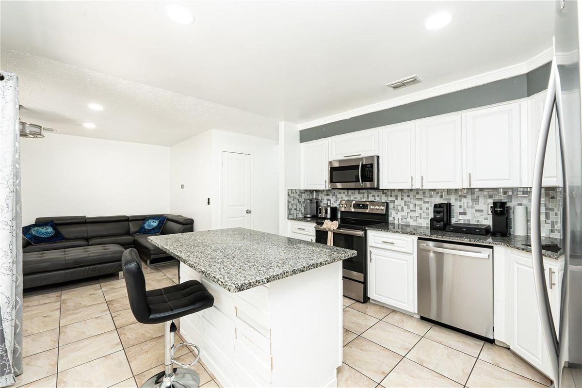 7720 Indian Ridge Trl S - Photo 5 of 35