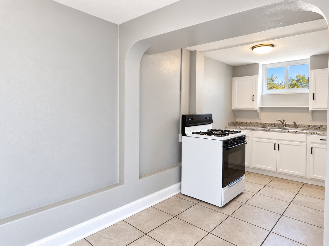 1906 Elsmere Ave - Photo 3 of 6