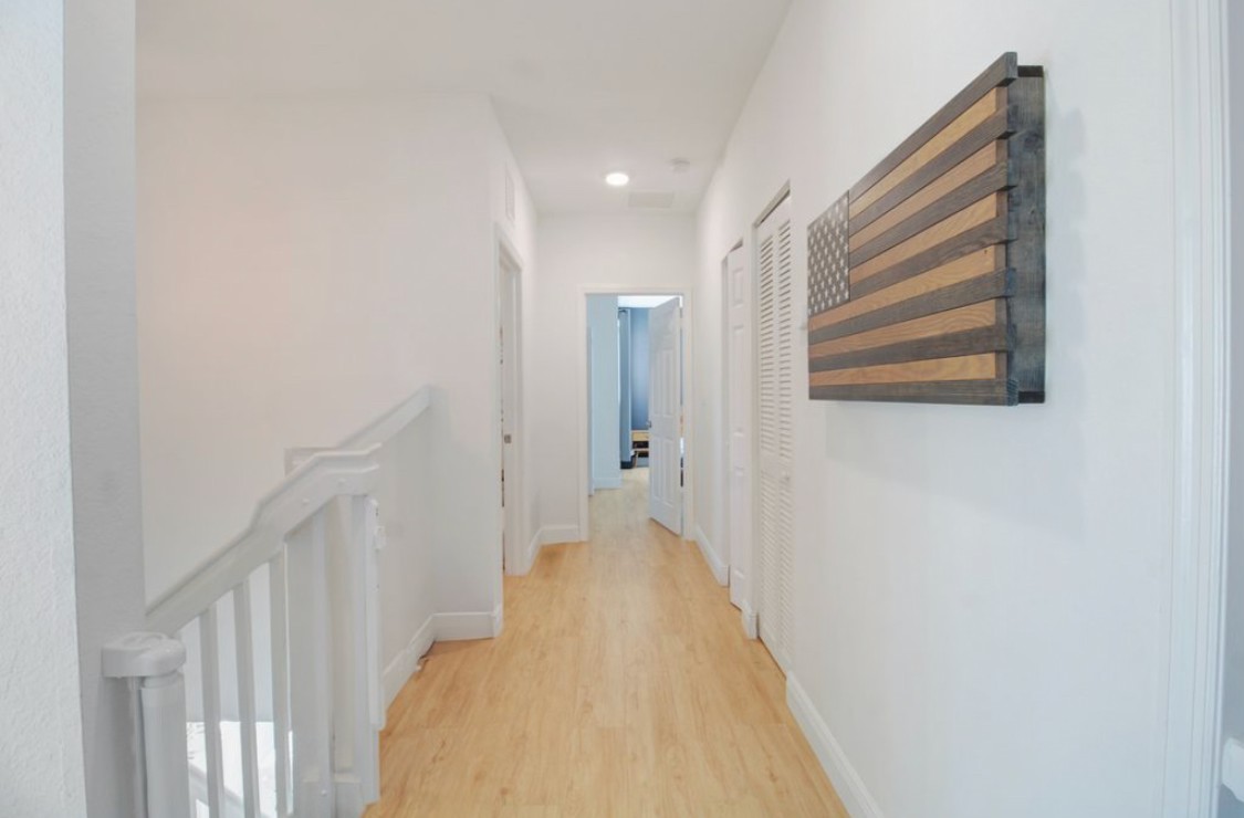 4241 Ne 16th St - Photo 3 of 32