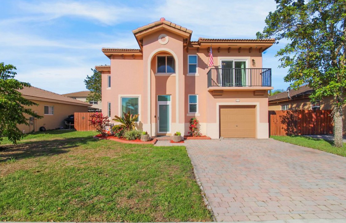 4241 Ne 16th St - Photo 6 of 32