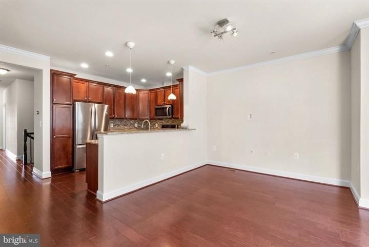 11212 Chase St - Photo 3 of 8
