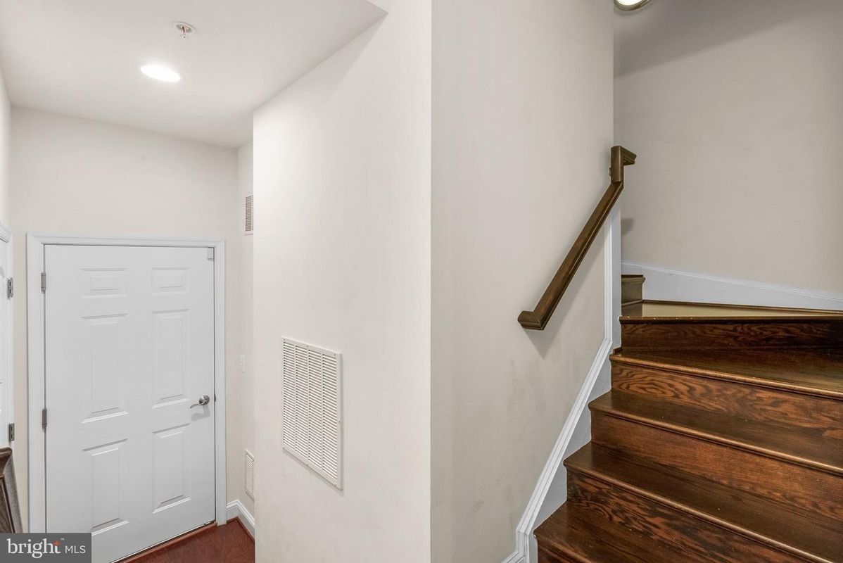 11212 Chase St - Photo 6 of 8