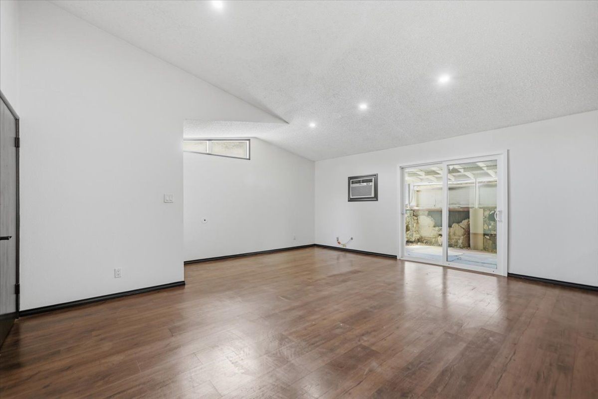 Heaton Ave - Photo 6 of 22