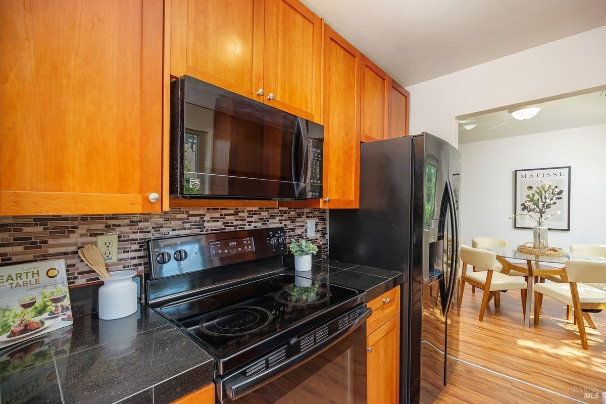 323 Silvio Ln - Photo 2 of 6