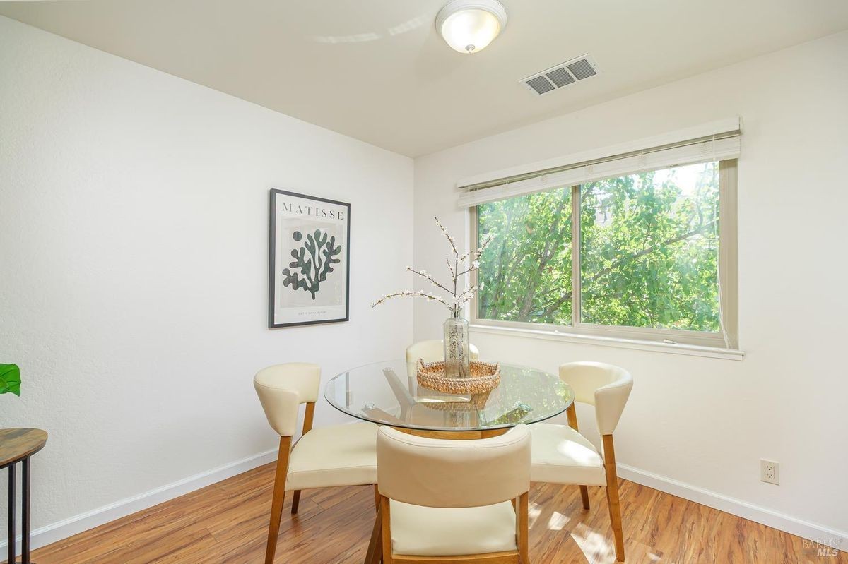 323 Silvio Ln - Photo 4 of 6