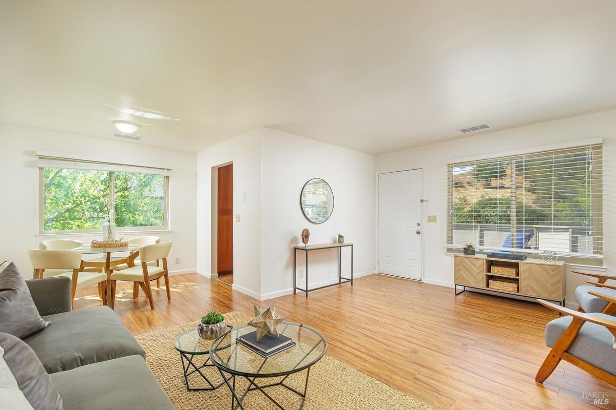 323 Silvio Ln - Photo 6 of 6