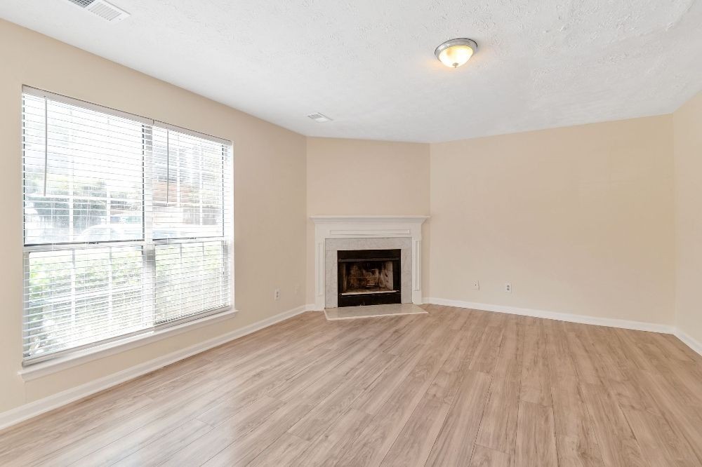 1075 Rock Creek Ln - Photo 2 of 15